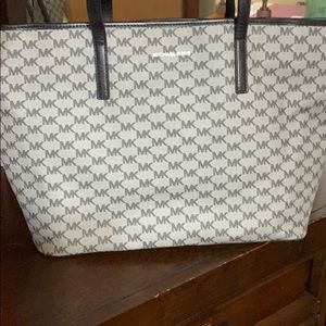 Michael Kors Large Tote !!!!